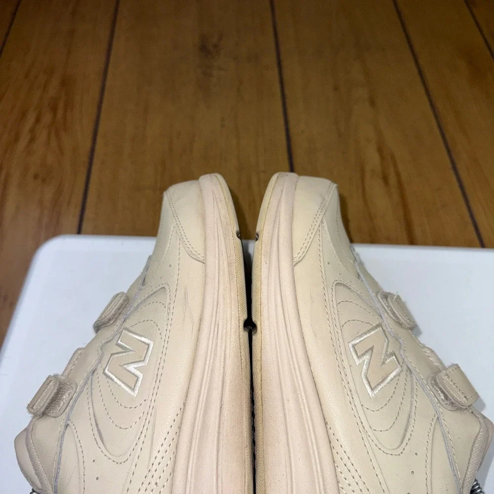 New Balance 577 Hook and Loop Walking Shoes Mens 9.5 Wide 2E Bone Beige MW577VB